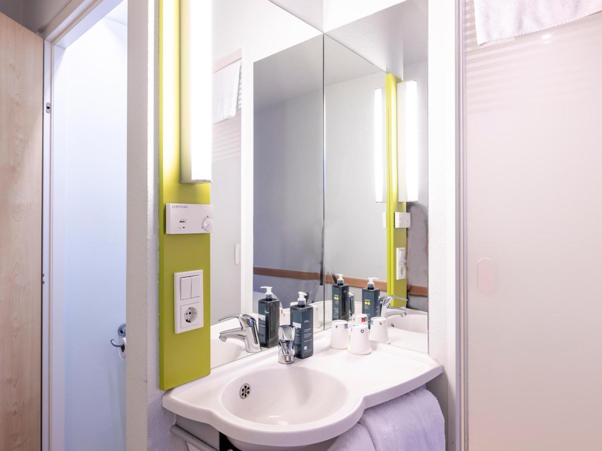 B&B Hotel Kassel-Lohfelden Dış mekan fotoğraf
